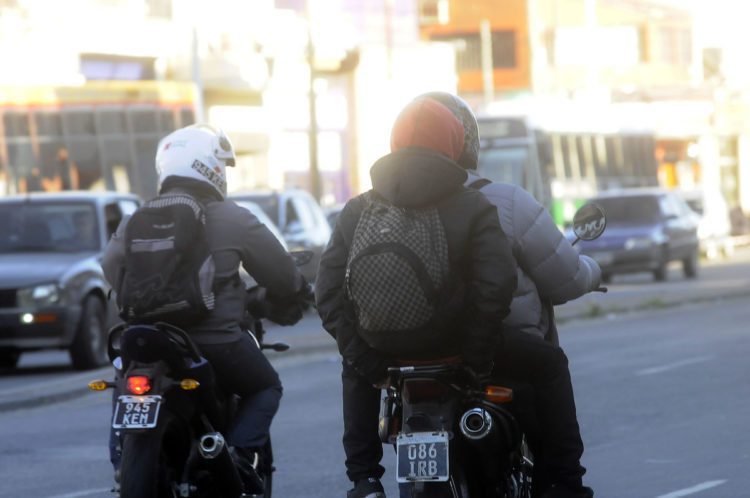 CABA y GBA: solo 4 de cada 10 motociclistas usan casco Motodinamia-clarin-casco