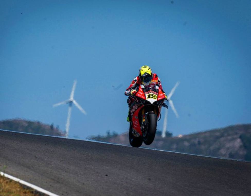 Álvaro Bautista cortó la seguidilla de Jonathan Rea en Portimao