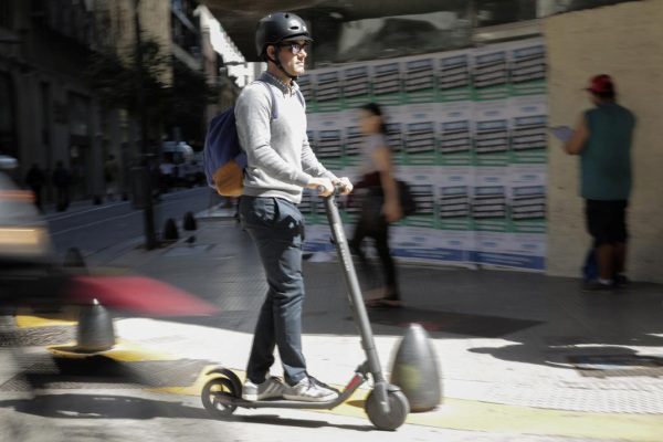 Argentina regula uso patinetas eléctricas