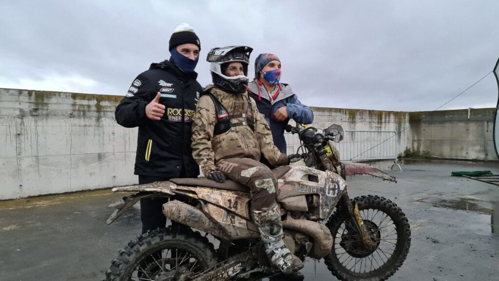 Sandra Gomez, primera mujer en terminar la Red Bull Romaniacs