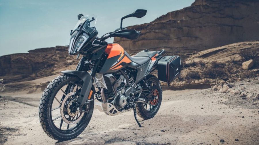 KTM 390 Adventure naranja y negro