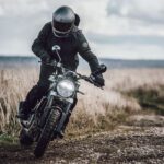 Svartpilen 125 acción