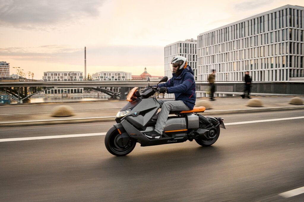 BMW CE 04