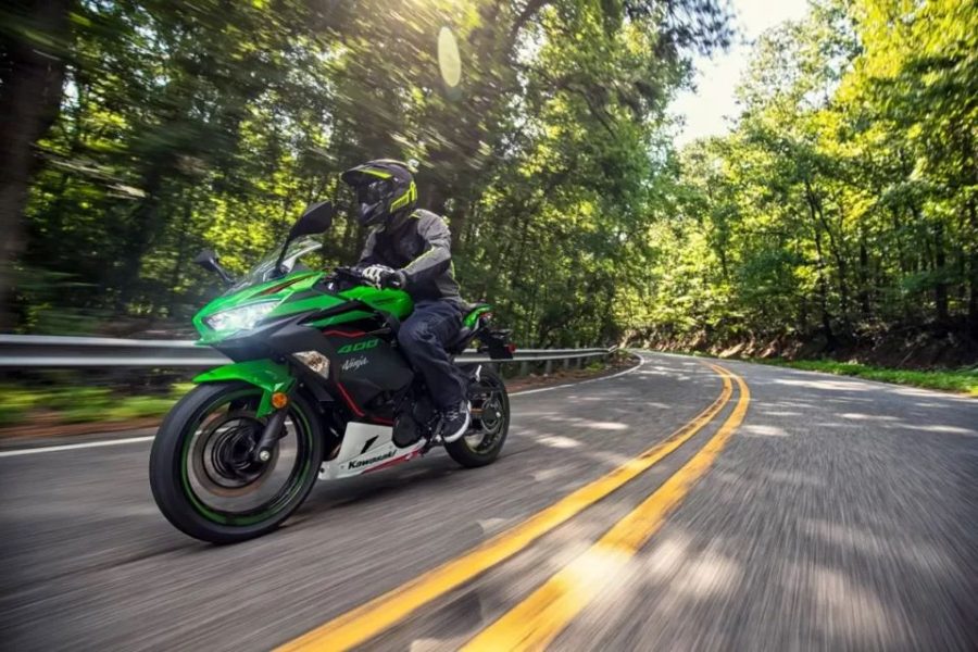 La Kawasaki Ninja 400 ABS KRT está disponible en Argentina Kawasaki Ninja 400 ABS KRT en plena ruta