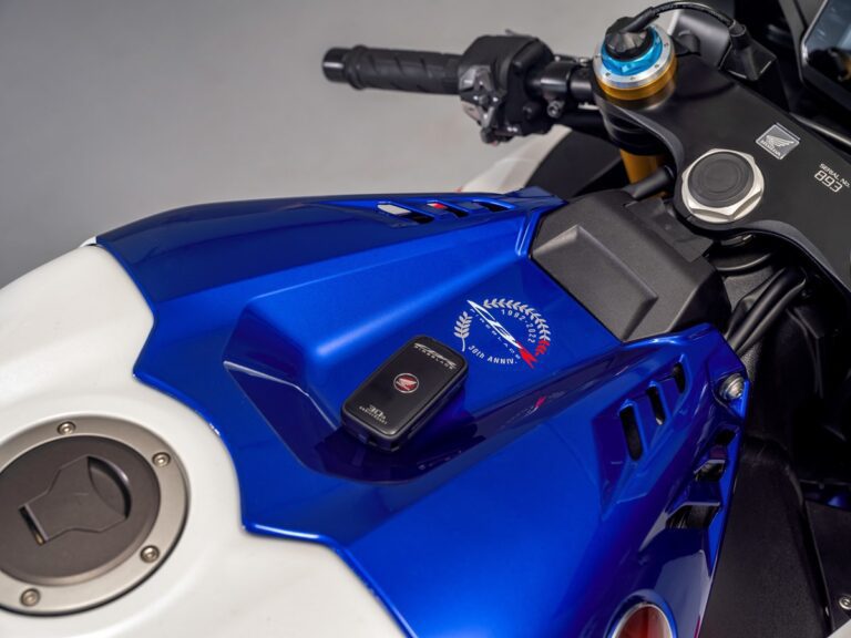 HONDA CBR1000RR-R FIREBLADE SP 30TH ANNIVERSARY