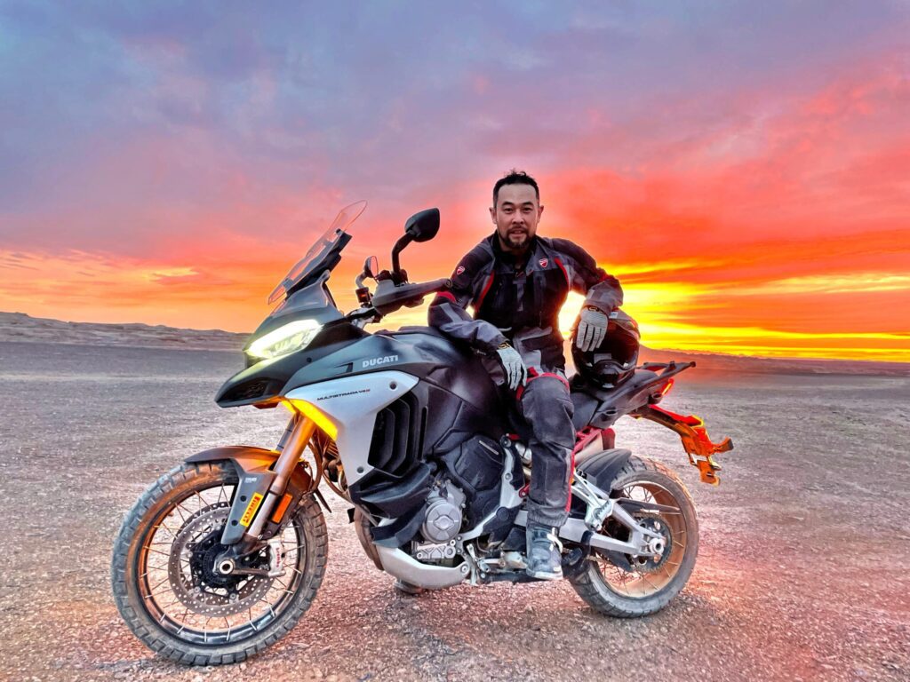 Multistrada V4 en la Ruta de la Seda
