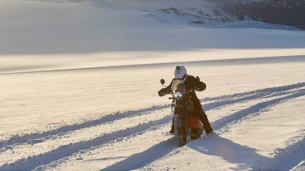 Dos Royal Enfield Himalayan llegaron al Polo Sur