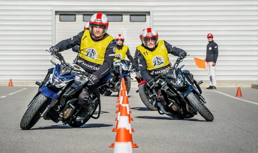 Seguridad activa y pasiva en motos