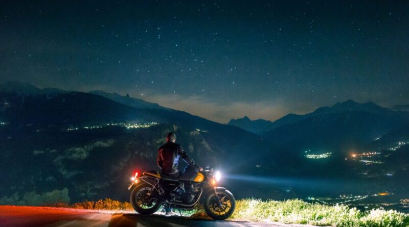 Conducir en moto de noche