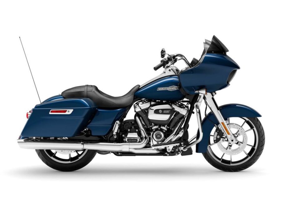 Road Glide azul con paragolpes y escapes cromados