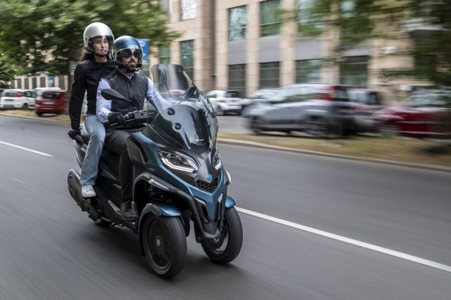 El nuevo Piaggio MP3 hace su debut en París | VIDEO https://www.piaggio.com/en_EN/landing-page/piaggio-mp3/