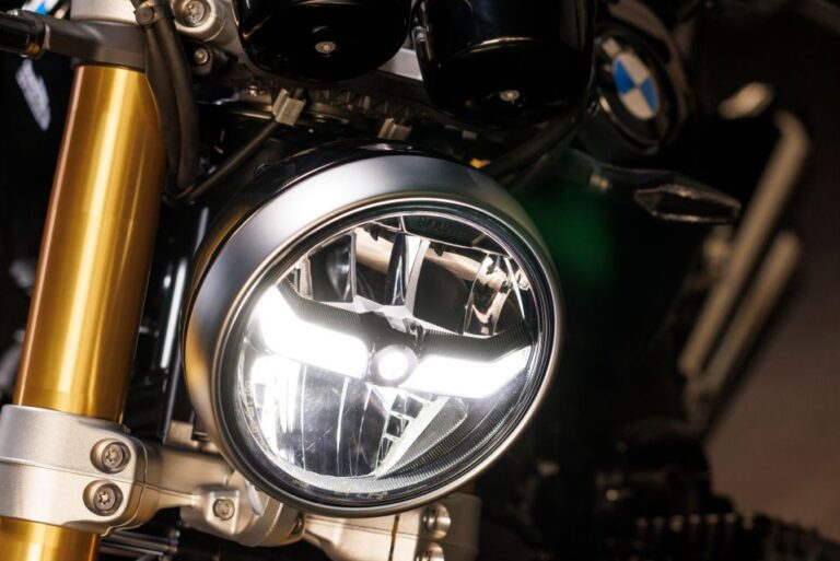 Faro redondo de la BMW R12 nineT