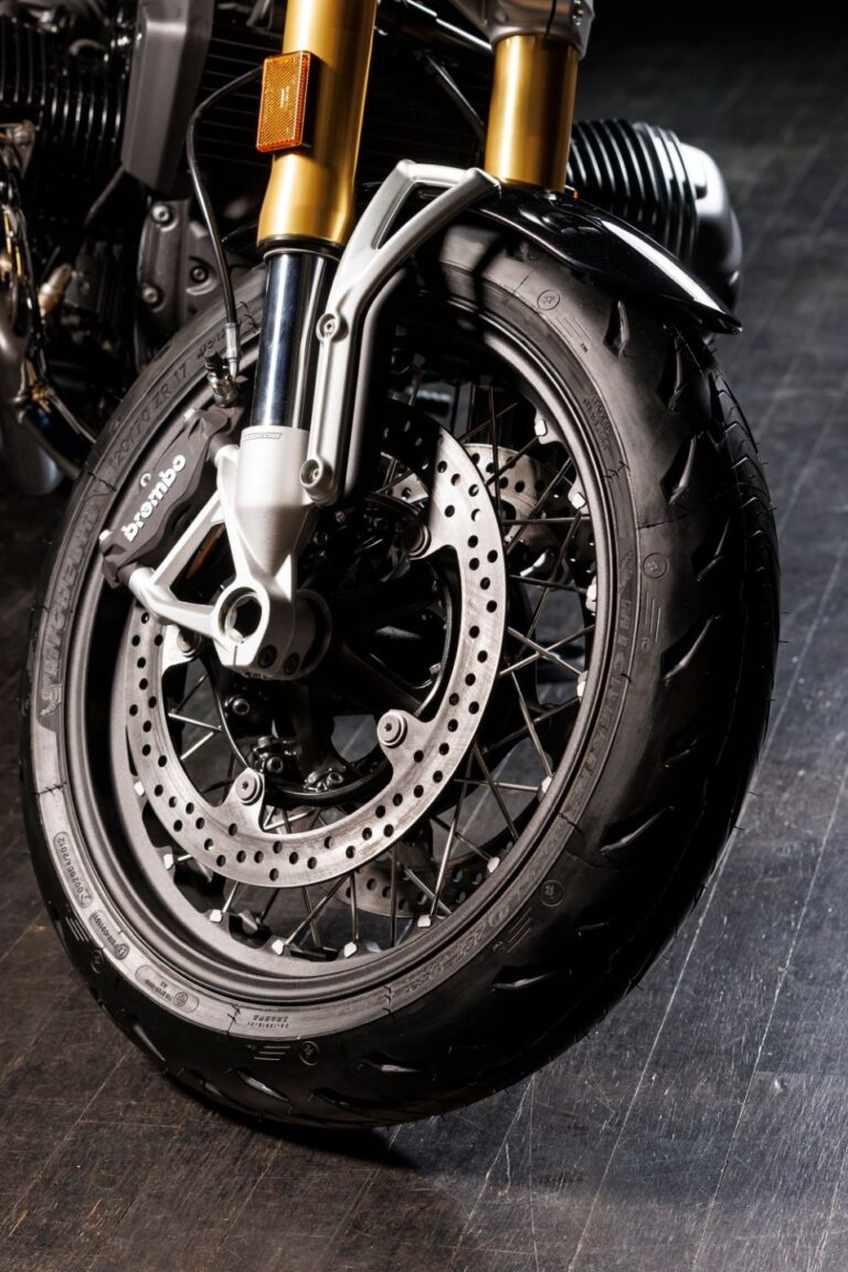 Rueda y horquilla delantera de la R12NineT