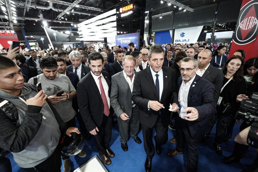 El ministro de Economía Sergio Masa en una recorrida por Sanón moto 2023 El ministro de Economía Sergio Masa en una recorrida por Sanón moto 2023