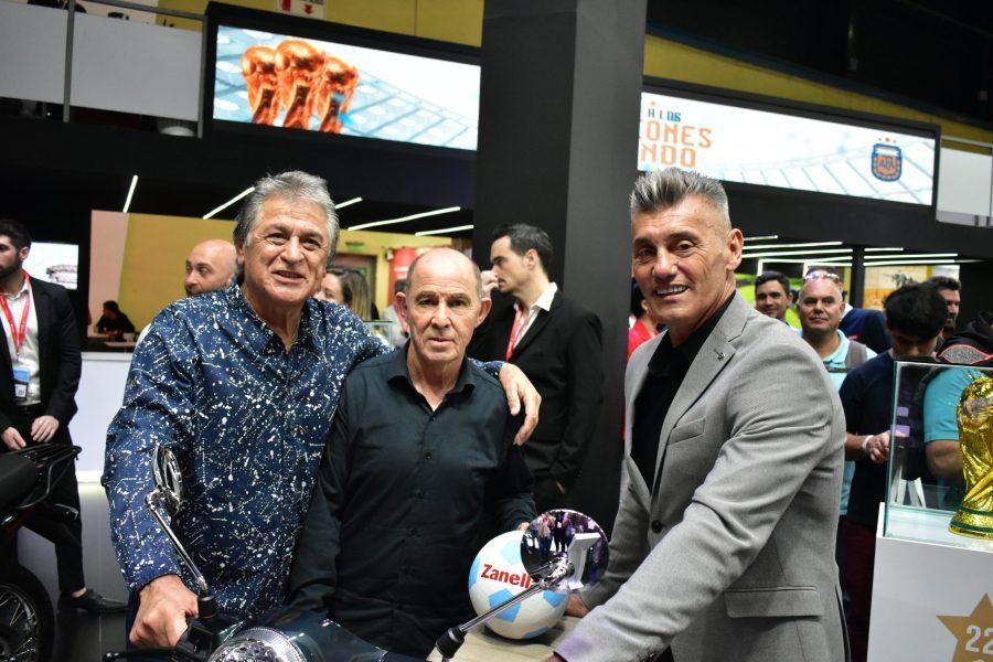 Fillol, Bochini y Goycoechea en el Stand de Zanella