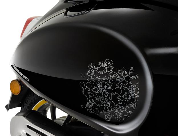 Vespa Disney Mickey Mouse