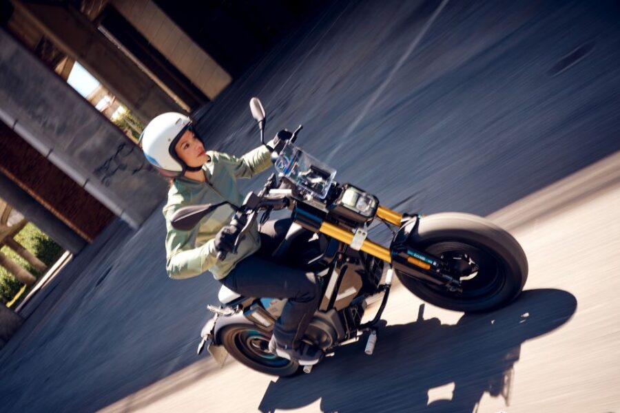 BMW CE02