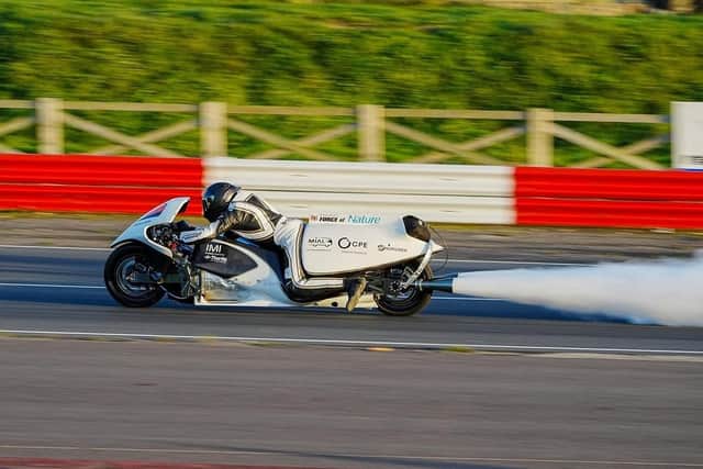 Graham Sykes – mdm—1 Moto a vapor