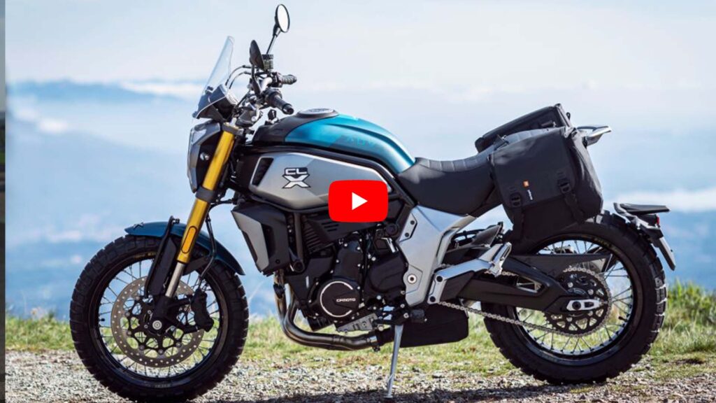 CFMoto 700CL-X Adventure con el ícono de video rojo en el centro