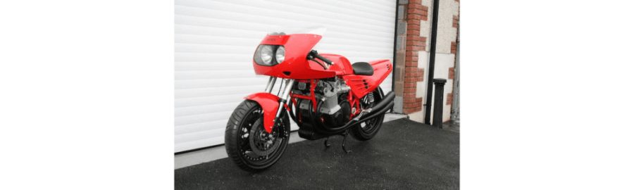 La Moto Ferrari de frente con doble faro y carenado envolvente