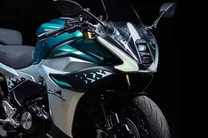 Parte media delantera de la Benelli Tornado 552R