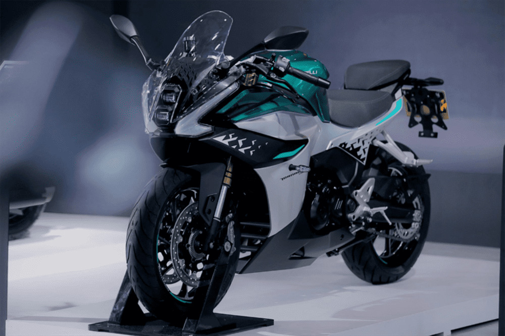 Benelli Tornado 552R celeste y plata