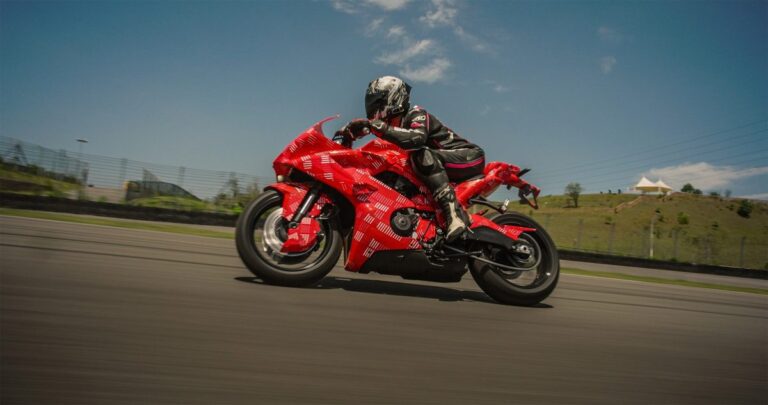 CFMOTO 500SR y 675SR