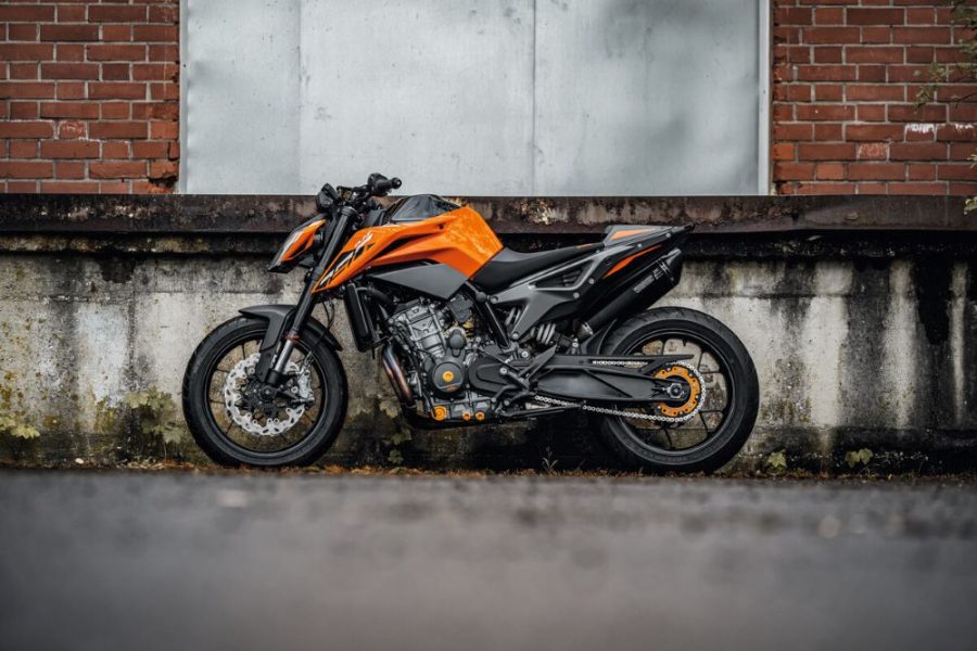 KTM 790 DUKE 2024 asalto a las leyes de la física VIDEO Motodinamia