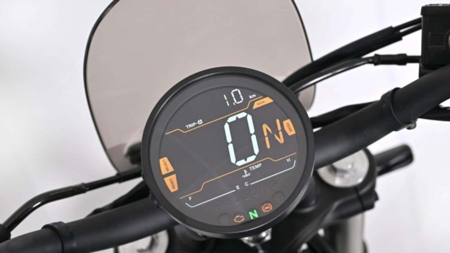 Moderna pantalla digital redonda de una Custom Hyosung GV125R