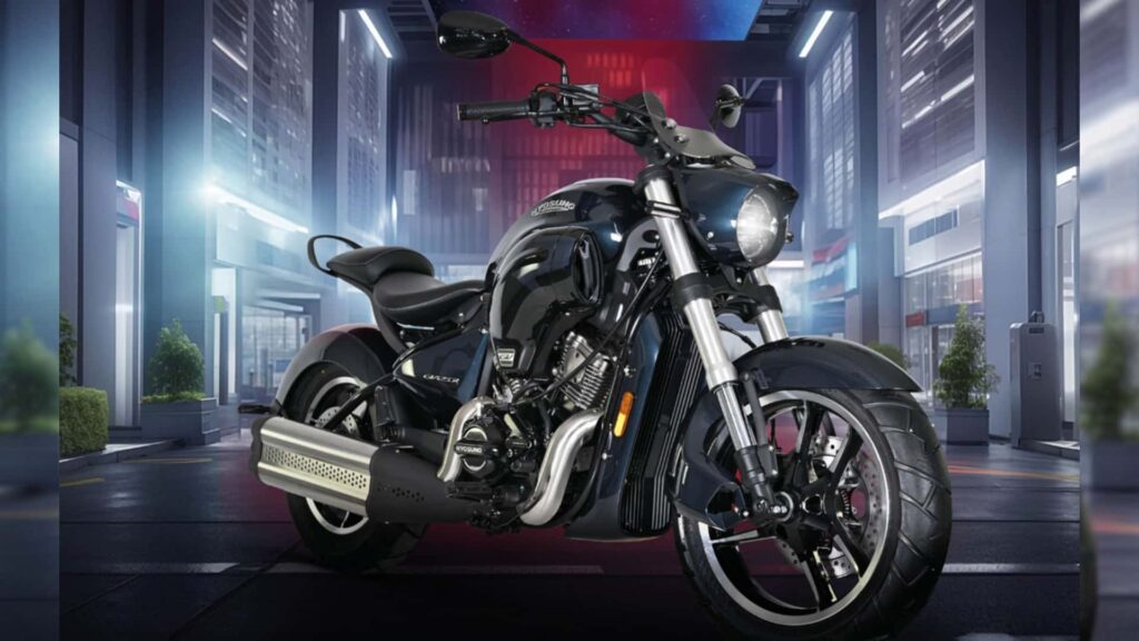 Lateral derecho de una Hyosung GV125R negra