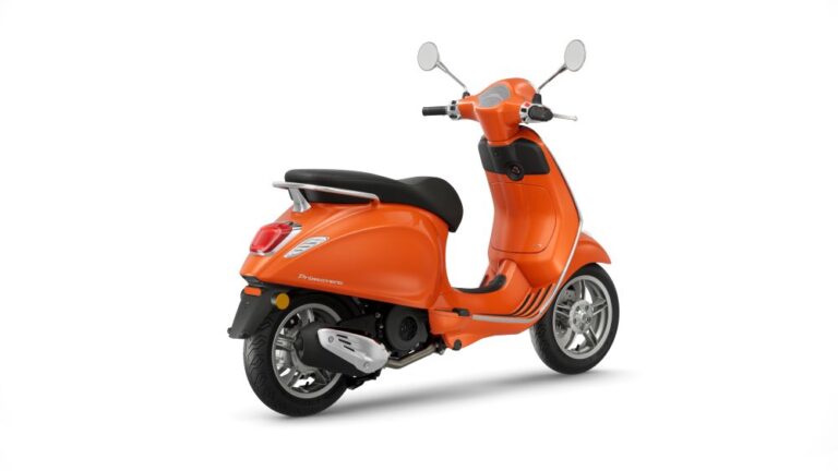 Más tecnología y la misma esencia en las Vespa Primavera y Sprint S 2024