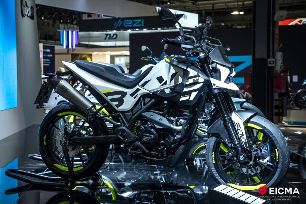 BKX 300S, una Naked para derrapar