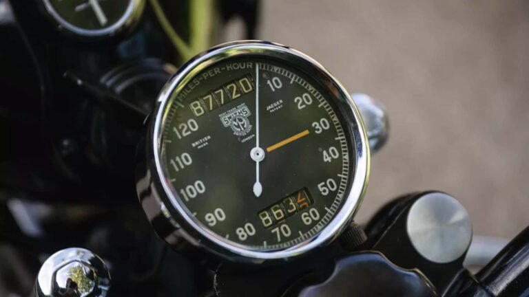 Pagaron 300 mil dólares por una Brough superior SS100 de 1938