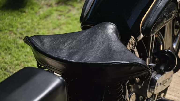Pagaron 300 mil dólares por una Brough superior SS100 de 1938