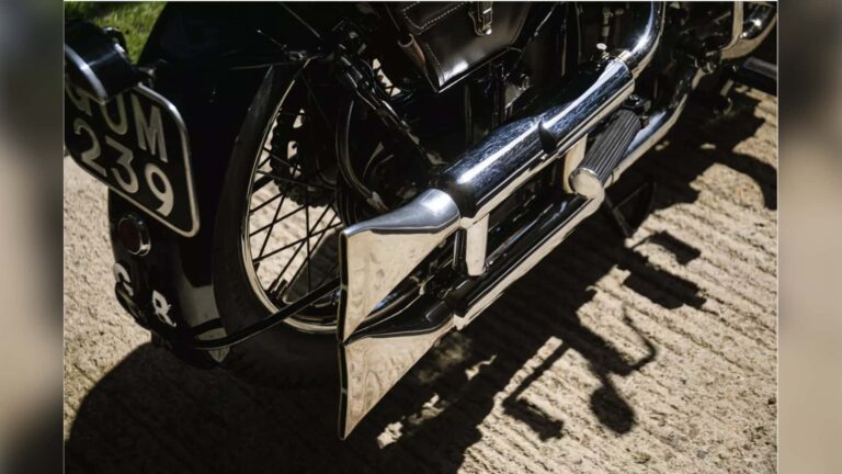 Pagaron 300 mil dólares por una Brough superior SS100 de 1938