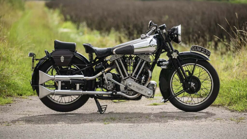 Pagaron 300 mil dólares por una Brough superior SS100 de 1938