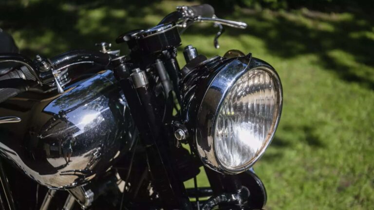 Pagaron 300 mil dólares por una Brough superior SS100 de 1938