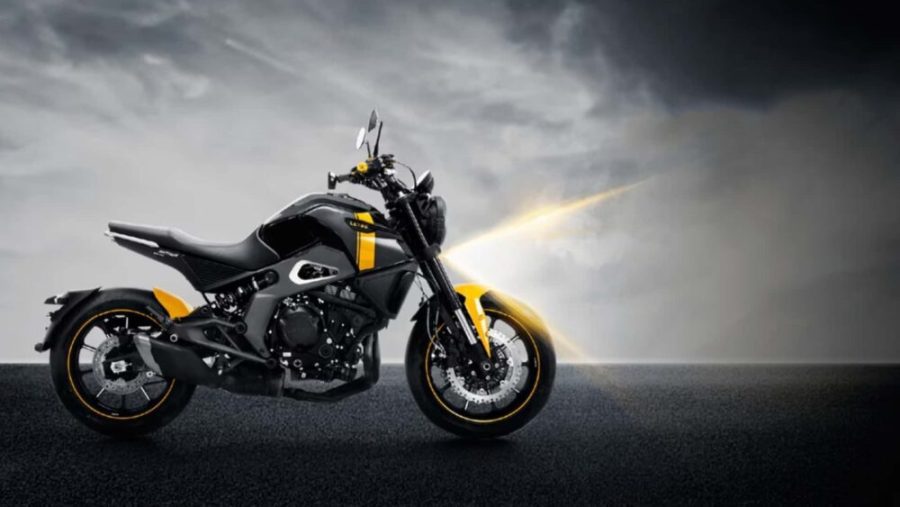 <img src="https://motodinamia.com/wp/wp-content/uploads/2023/11/letbe-arthur-lb-700-mdm-2-scaled.jpg" alt="La Letbe Arthur LB 700 posee un giroscopio interno que le permite informar del ángulo de inclinación de la moto">