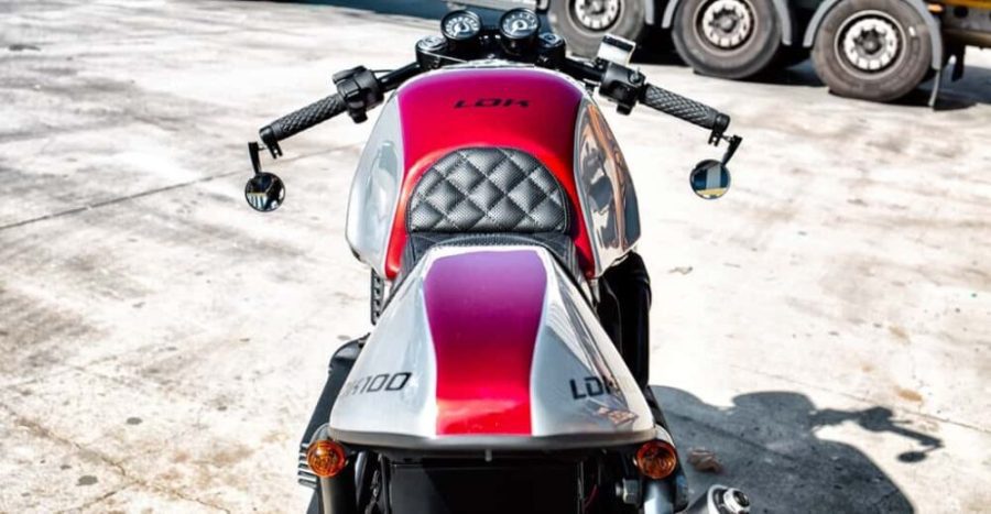 <img src="https://motodinamia.com/wp/wp-content/uploads/2023/12/BMW-K100-Racer-LKD-mdm-3-scaled.jpg" alt="BMW K100 Racer: En la parte de ciclo hubo que recortar el chasis una vez retirado totalmente el subchasis. Al tanque se le introdujeron reformas para darle a la moto el carácter Racing requerido">