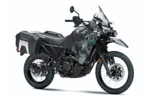 <img src="https://motodinamia.com/wp/wp-content/uploads/2023/12/Kawasaki-klr-650-mdm-3.jpeg" alt="El motor es el conocido monocilíndrico de 652 cc y refrigeración líquida de la empresa japonesa, al que se le retocaron múltiples componentes para que la entrega más reciente de la KLR650 supere la normativa Euro 5">