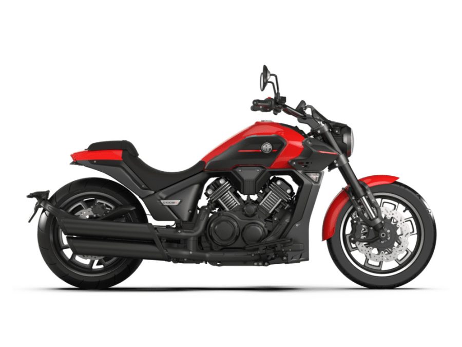 <img src="https://motodinamia.com/wp/wp-content/uploads/2023/12/MBP-C1002V-mdm-3.jpg" alt="El diseño atemporal de la nueva MBP C1002V pareciera renovar el concepto que se tiene de una moto Cruiser">
