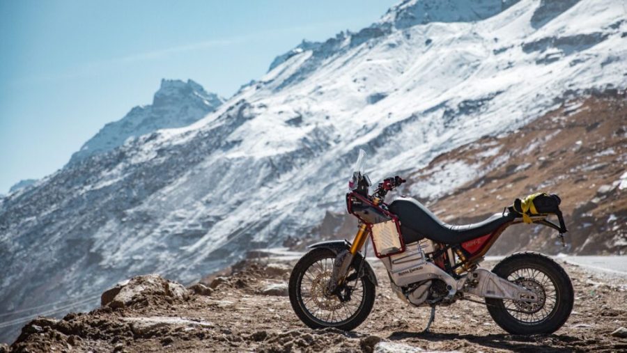 <img src="https://motodinamia.com/wp/wp-content/uploads/2023/12/Motos-concept-2024-mdm-1-scaled.jpeg" alt="Motos Concept 2024: la histórica firma ya está pensando más allá de la combustión, por lo que mostró la Royal Enfield Him-E, una variante eléctrica de su aventurera">