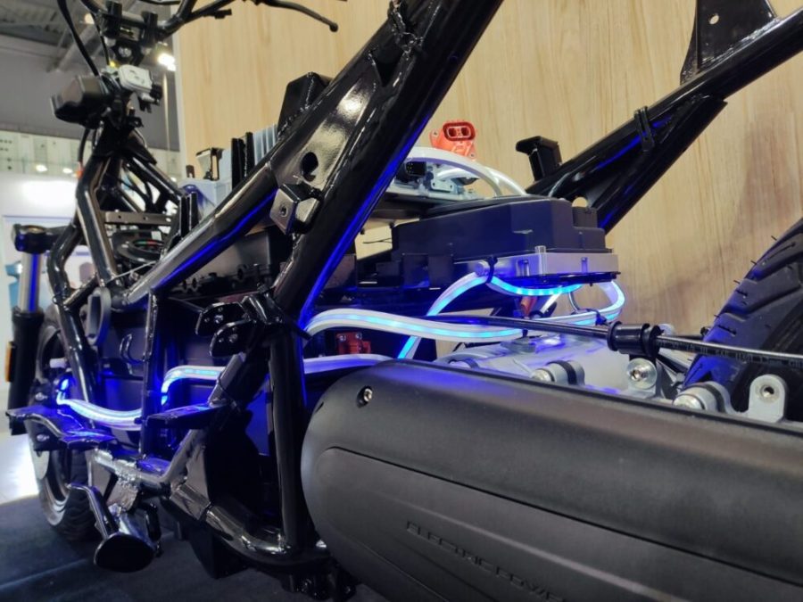 <img src="https://motodinamia.com/wp/wp-content/uploads/2023/12/Nerva-Eicma-2023-mdm-4-scaled.jpeg" alt="En el sistema de economía circular de Nerva, las baterías usadas retornan a la empresa para ser reconvertidas para un nuevo ciclo de vida">