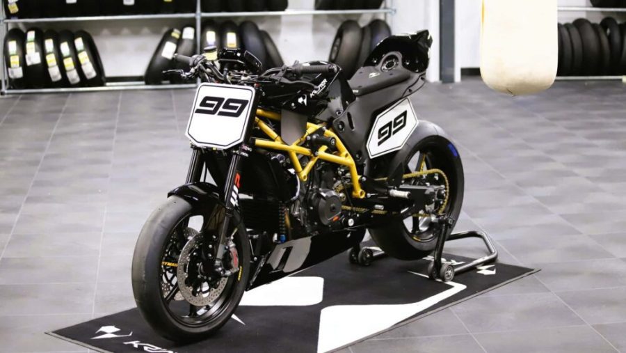 Krämer GP2-890R Hooligan, una Naked de pista