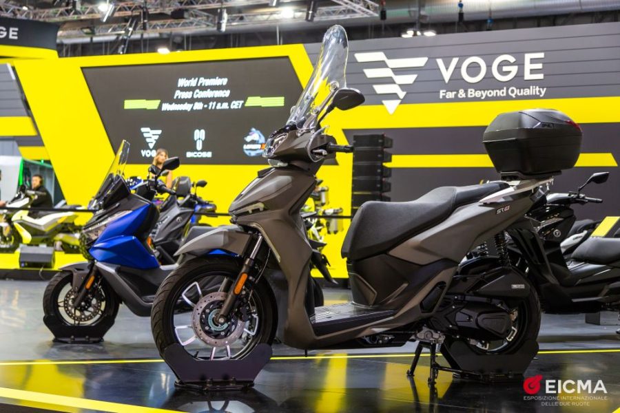 Voge Sfida SR16 verde metalizado en el stand del EICMA 2023