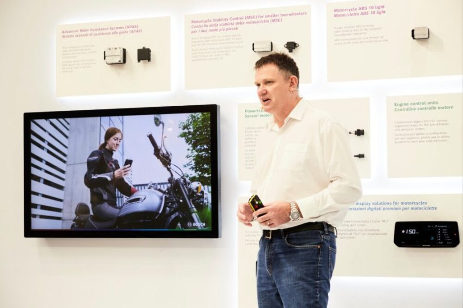 <img src="https://motodinamia.com/wp/wp-content/uploads/2023/12/bosch_eicma-mdm-2-scaled.jpg" alt="Las soluciones de software de Bosch permiten a los motociclistas instalar nuevas funciones incluso después de comprar su vehículo">