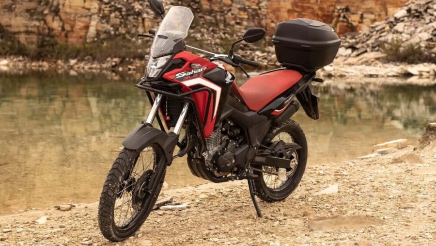  <img src="https://motodinamia.com/wp/wp-content/uploads/2023/12/honda-xre300-sahara-mdm-2-scaled.jpeg" alt="La tan familiar sigla XRE volverá a hacerse presente en la oferta de Honda con el nacimiento de la XRE 300 Sahara"> 