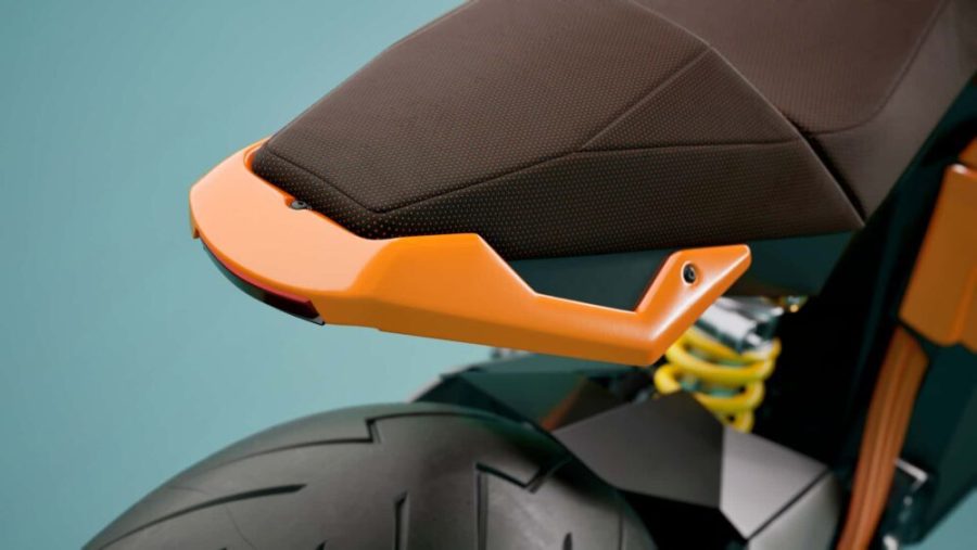 <img src="https://motodinamia.com/wp/wp-content/uploads/2023/12/verge-ts-pro-california-edition-mdm-4-scaled.jpeg" alt="El motor de la Verge TS Pro California Edition motor tiene especificaciones radicales, como 137 CV de potencia máxima y un torque de 1000 Nm. Con esas cifras alcanza una velocidad máxima de más de 200 km/h y una aceleración de 0 a 100 km/h de 3,5 segundos">