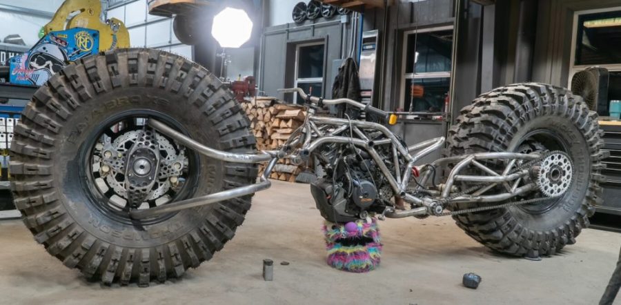 Chasis y la ruedas de tractor Monster Chopper  Chasis y la ruedas de tractor Monster Chopper