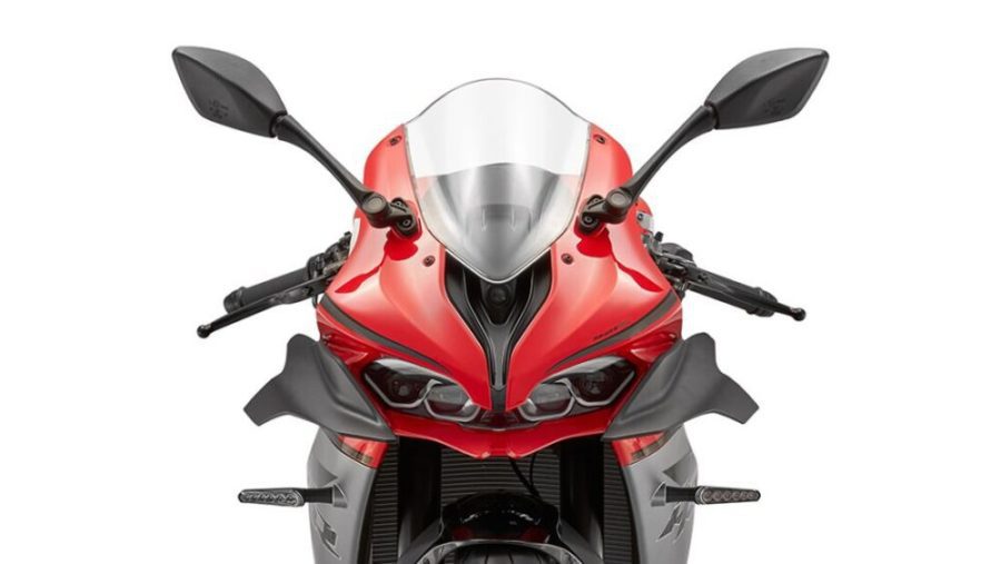 Llantas rojas metalizadas y las 4 salidas de escape de la SRK 921RR Race Agresivo frontal de la superdeportiva de QJMotor